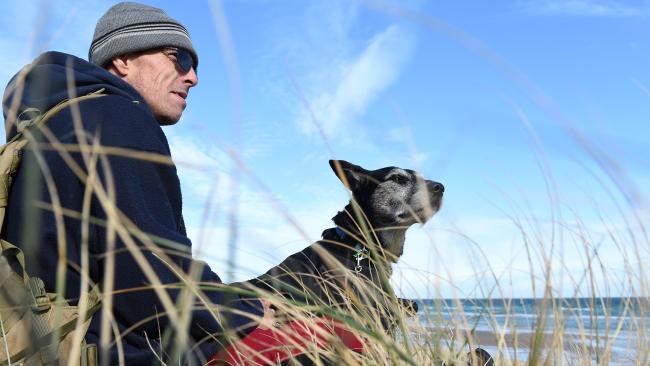 Frankston homeless man and his dog receive help from Victorian Dog Rescue group